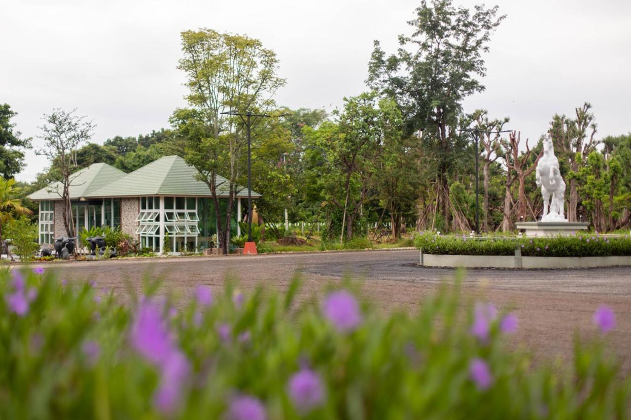 The Chamuang Forest Nakhon Nayok Bagian luar foto
